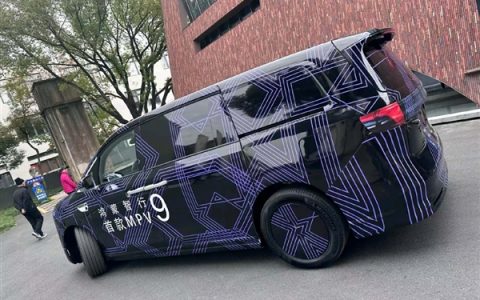 余承东放言超越所有旗舰！鸿蒙智行首款MPV实车曝光