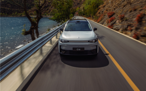 零跑汽车朱江明等增持超1亿港元 明年100万目标信心十足