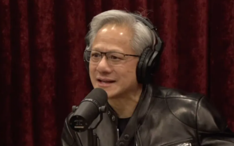 黄仁勋：未来两三年90%的新知识由AI合成