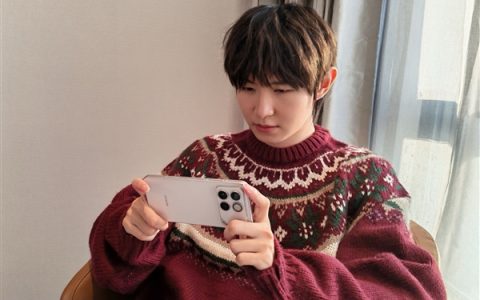 荣耀WIN真机首次亮相！横向大矩阵Deco 主动散热风扇吸睛