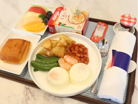 2万公里全球最长航线启航 飞26小时吃啥 飞机餐公布