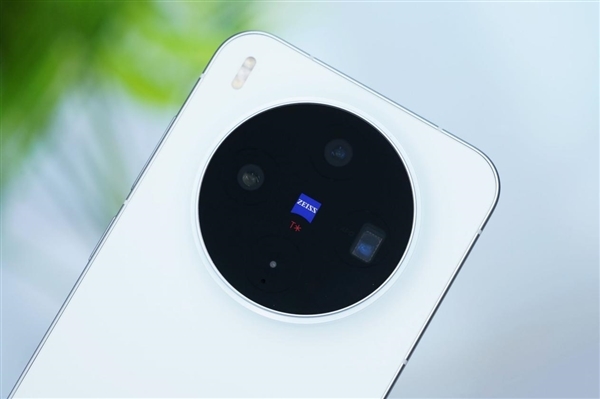 vivo X300好运红新年专属配色开售：全系国补！到手价3899元起