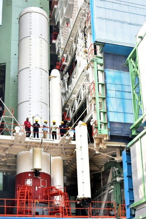 印度2026出师不利！首发卫星发射任务失败：火箭轨道出现显著偏差！
