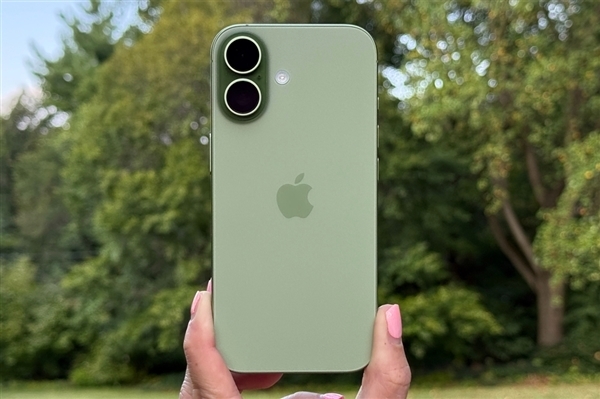 苹果连续三年稳居全球第一!iPhone 17系列创下历史记录