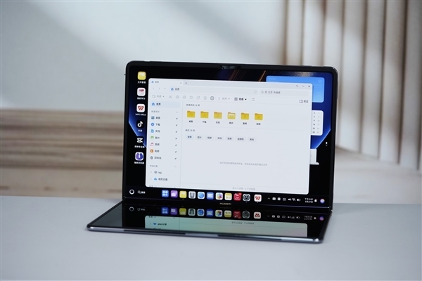 首款鸿蒙折叠电脑 华为MateBook Fold非凡大师喜提鸿蒙6升级：增强小艺、系统更流畅
