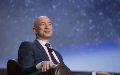 美科技巨头高管2025年套现超160亿美元：贝索斯以57亿美元居首