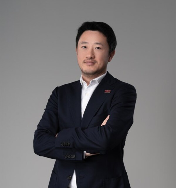 ROE Visual Founder