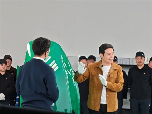 雷军宣布2026年立了3个flag：健身、学会叉车、交付55万辆小米汽车