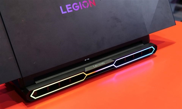 联想Legion Pro Rollable横向卷轴屏笔记本首秀！16、21.5、24英寸一秒切换