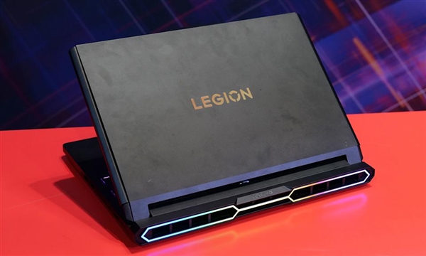 联想Legion Pro Rollable横向卷轴屏笔记本首秀！16、21.5、24英寸一秒切换