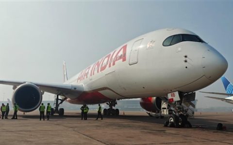 印度一架空客A350滑行中发动机吸入集装箱：损失惨重