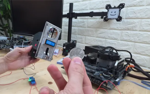 花钱买罪受：硬核玩家给PC加装投币器！想开机必须先交钱