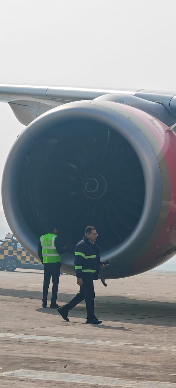 印度一架空客A350滑行中发动机吸入集装箱：损失惨重