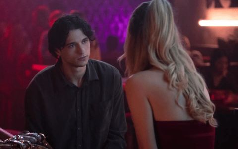 心理病态还是大尺度游戏！新美剧尺度惊人：女主求羞辱