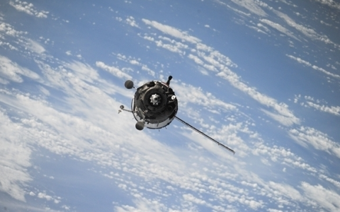 千问被发射“上天”！全球首次实现大模型太空在轨部署