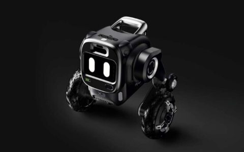 全球首款双轮足户外陪伴机器人Rovar