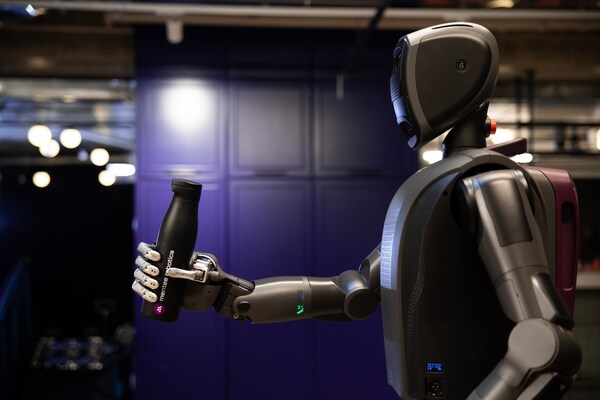 Mentee Robotics的使命是将机器人本体、感知系统与AI深度融合,打造具备类人灵巧操作能力与感知能力的人形机器人,并可通过自然的人机交互方式进行个性化定制,灵活适配不同环境与任务需求。 Mentee Robotics的使命是将机器人本体、感知系统与AI深度融合,打造具备类人灵巧操作能力与感知能力的人形机器人,并可通过自然的人机交互方式进行个性化定制,灵活适配不同环境与任务需求。