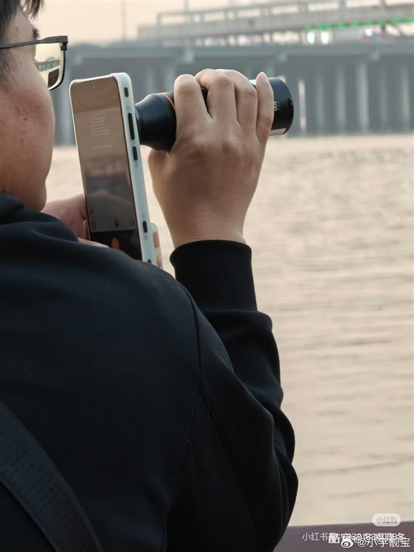 OPPO Find X9 Ultra工程机偷跑:支持10倍光变 最强骁龙8E5望远镜