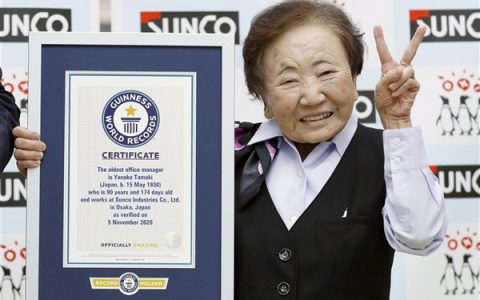 每天工作12个小时！日本一女性在同一家公司上班近70年