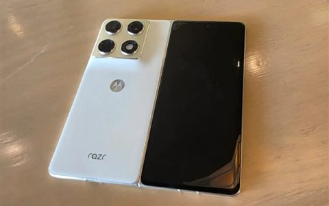 moto首款大折叠屏来了！moto Razr Fold亮相CES
