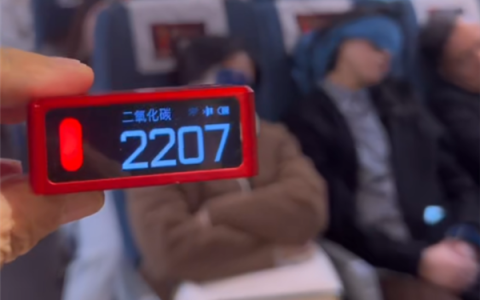 旅客称高铁二氧化碳超标 12306回应：会实时换气