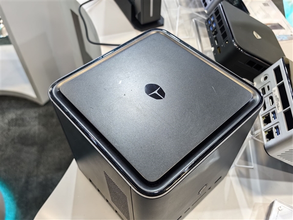 雷神MIX STATION迷你主机亮相:搭载AMD AI Max+ 395处理器