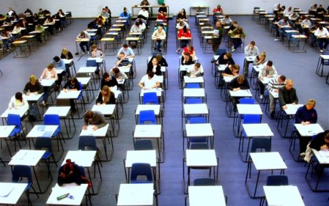 为学生减负！全国多地中小学取消期末统考 专家发声：破除唯分数论