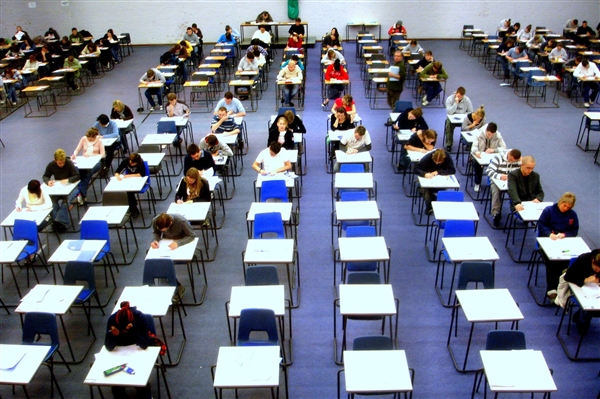 为学生减负！全国多地中小学取消期末统考 专家发声：破除唯分数论