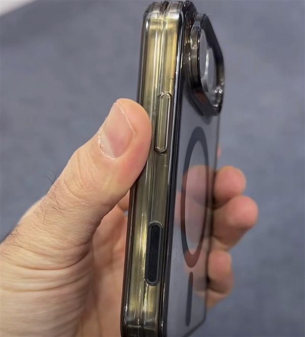 外观无悬念了！首款iPhone Fold保护壳模具偷跑