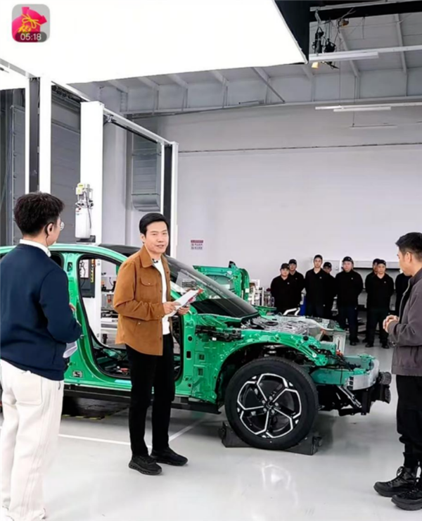 胡锡进谈雷军拆车直播：回归本源 回归专业
