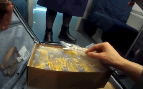 12公斤黄金落在高铁上 价值上千万 列车长：工作20多年捡的最贵的