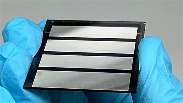 钙钛矿电池稳定性破局!新方案实现1100小时长效运行