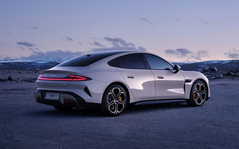 被传辞职上热搜 卢伟冰发文辟谣：今天上班开小米SU7全程开启HAD 非常丝滑