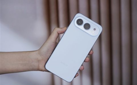 行业首款潮玩手机！荣耀500系列联名泡泡玛特：包装、主题、开机全面定制