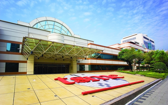 血亏也要冲!台积电被曝将大幅追加在美投资:至少再建五座晶圆厂