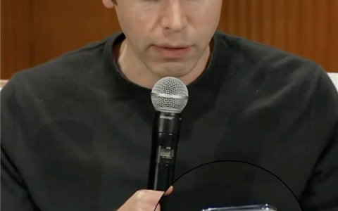 苹果已降价2500元！OpenAI CEO晒个人主力机 直言iPhone Air很酷