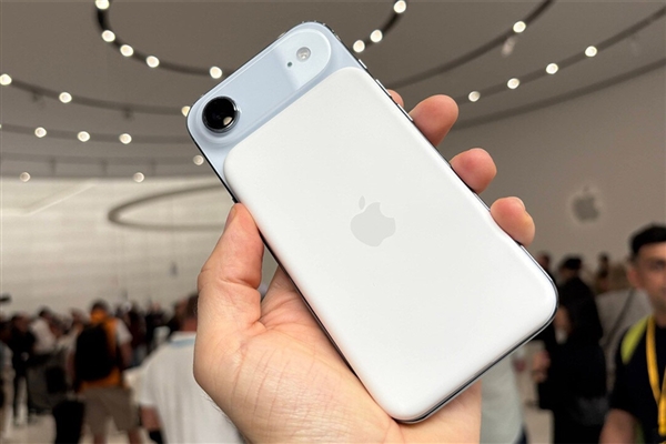 暴降2000元！iPhone Air清库存实锤了：电池生产日期是2025年7月