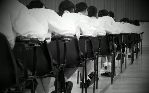 江苏多地中小学延迟到校、取消早读 让孩子多睡会：网友点赞应全国推广