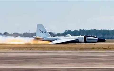 NASA一科研飞机故障 未放起落架机腹着陆！现场视频公布