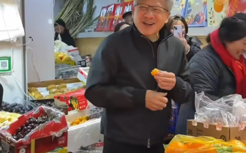 AI教父黄仁勋上海吃小笼包 店家火速推出同款AI算力套餐 42元起