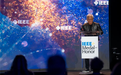 英伟达CEO黄仁勋获IEEE最高荣誉奖章 揽200万美元奖金