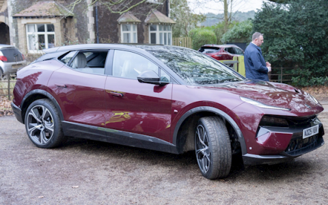 英国国王自购的新车到了 全部用中国零部件组装而成