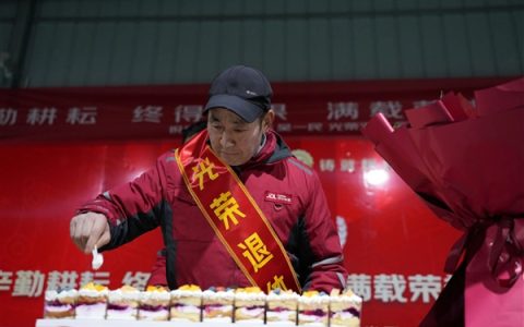 有房有积蓄有退休金 工作15年快递老哥退休：进京东是我这辈子最正确的选择