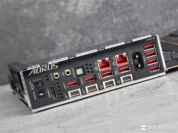 AMD锐龙7 9850X3D实测：性能起飞 解锁千帧游戏