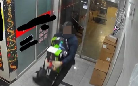 小偷破门而入电脑店偷走三张显卡：价值近10万元！