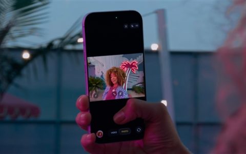 苹果依然引领行业！iPhone 17首发方形前摄：华为、OPPO已开始探索