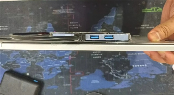 辣眼睛!为省固态钱MacBook Air“丑陋”改装:胶带硬粘外挂SATA硬盘
