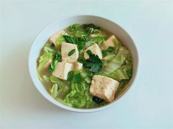 真的想问：一到冬天北方人囤几百斤白菜 真能吃完吗