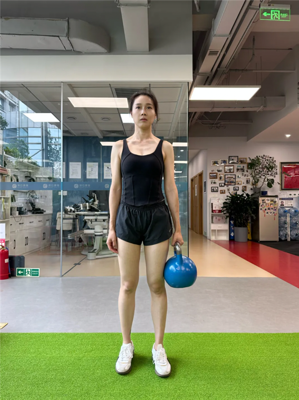 一个超简单的动作就能训练全身 便宜高效有手就行!