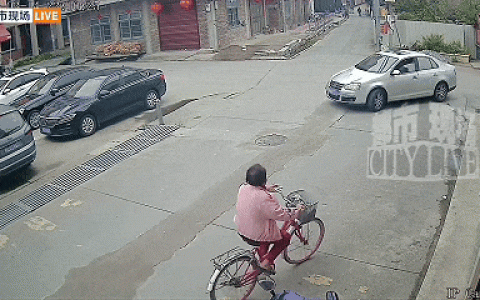 两初中女生扶起定次责引热议 老人撤诉后：专家科普无接触事故 大家应特别注意